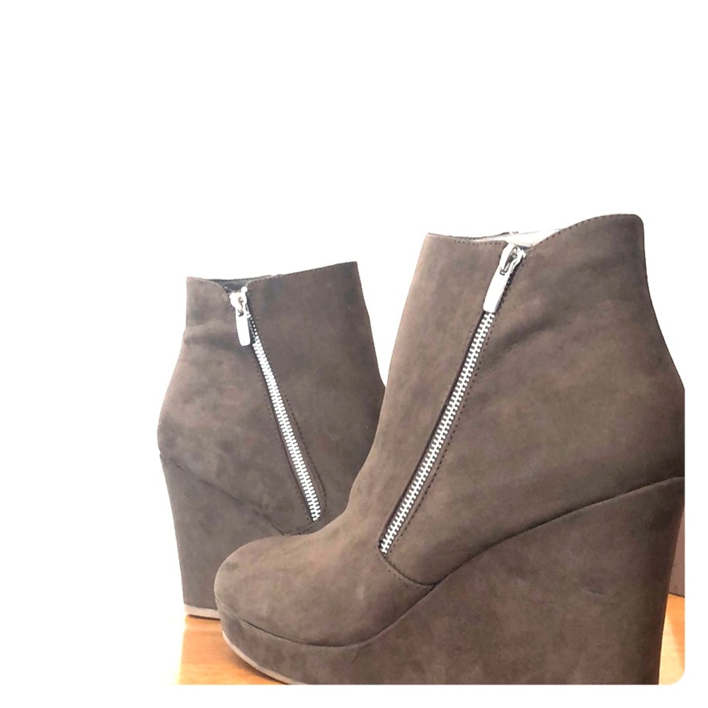 NEW in box. Ankle wedge boots. Size 12. 🎈